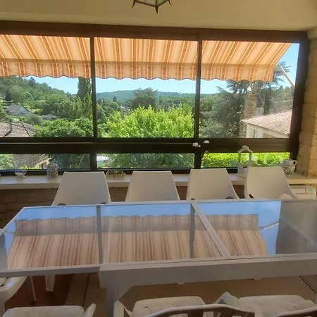 Louise サルラ・ラ・カネダ