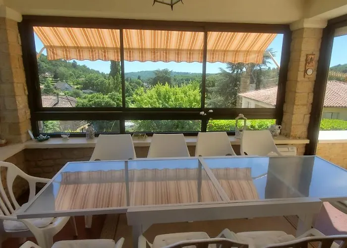 Louise Sarlat-la-Caneda