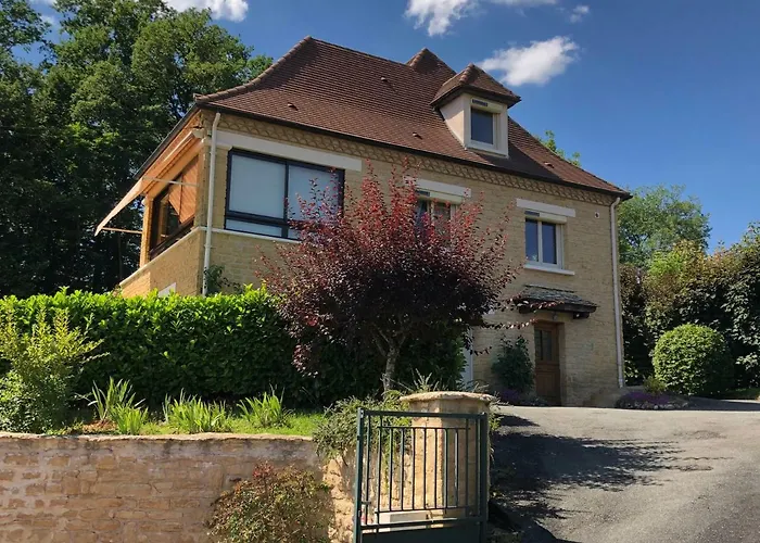 Louise Sarlat-la-Caneda